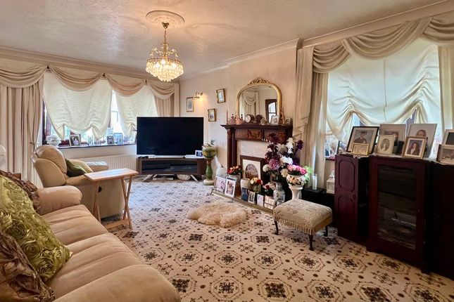 6, Hallbrook Court, Scunthorpe photo 3