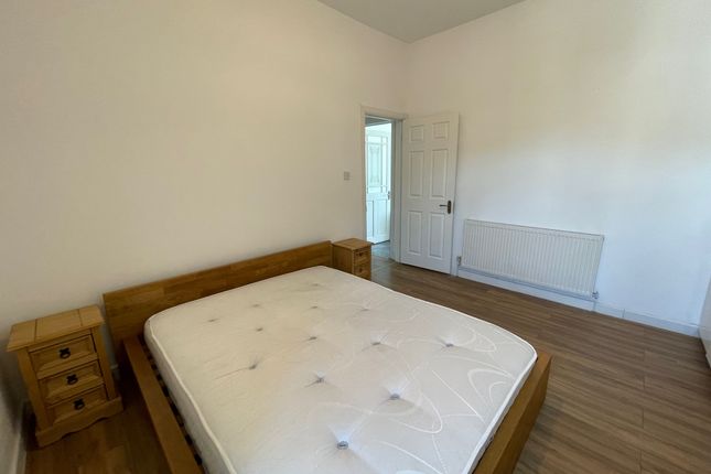 Flat to rent in Wellfield Road, Cardiff