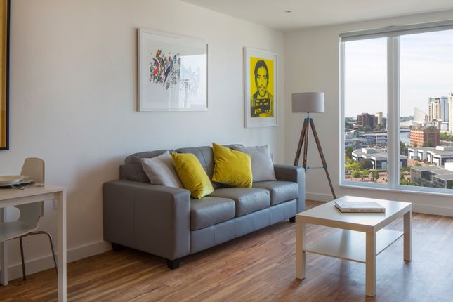 Thumbnail Flat for sale in Completed Manchester Apartment, Salford Quays, Manchester