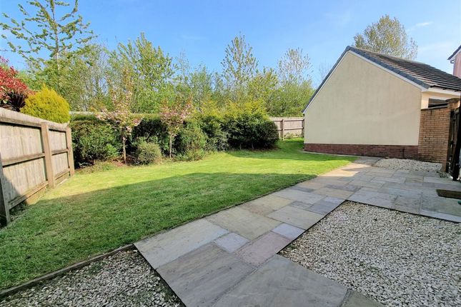 52 Ffordd Y Grug, Bridgend photo 4