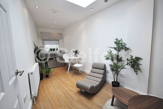 Flat to rent in Jackson Road, London