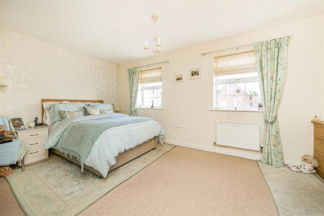 End terrace house for sale in Park Place, Frogmore, St.Albans