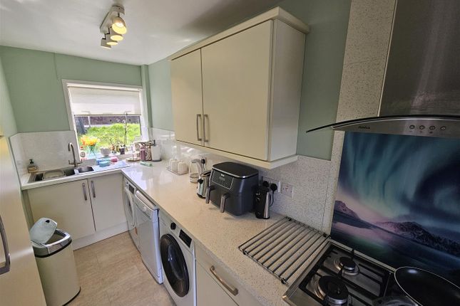 15, Yew Tree Close, Pentrebane, Cardiff photo 4