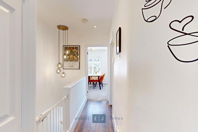 3 Shirley Court, Sedley Rise, Loughton photo 4