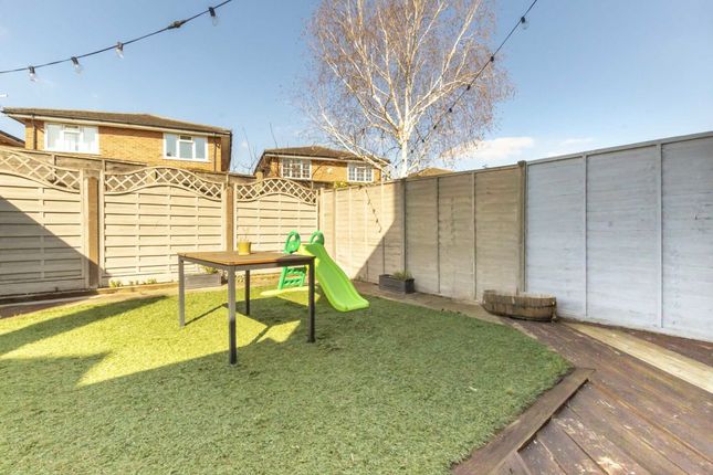 81, Albury Close, Hampton photo 4