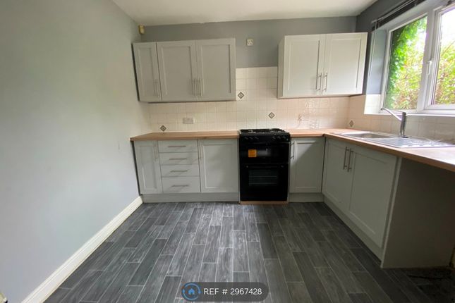 A Canterbury Close, Atherton, Manchester photo 3