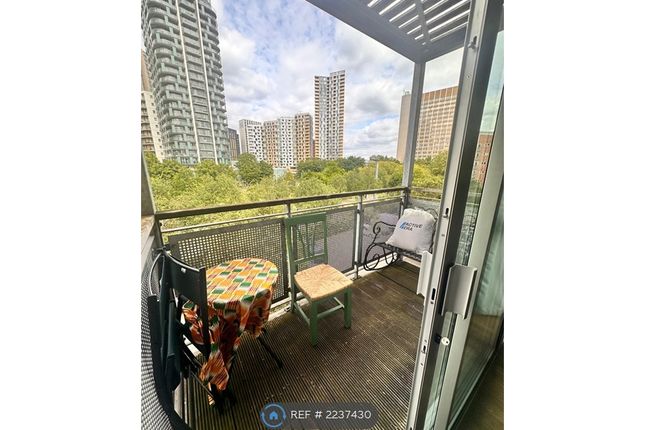 Flat G, Reed Court Waterway Avenue, London photo 4