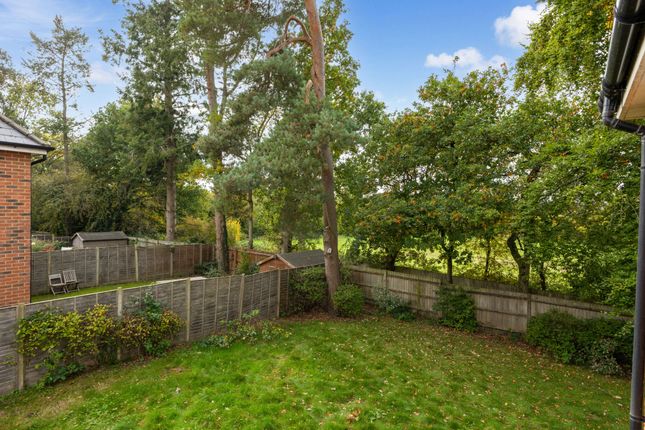 33, Rudgard Way, Liphook photo 3