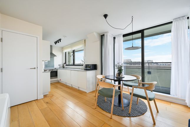Penthouse, Scala House, 21 Tottenham Street, London photo 4