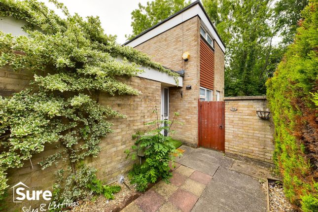 Thumbnail Semi-detached house for sale in Wharfedale, Hemel Hempstead, Hertfordshire