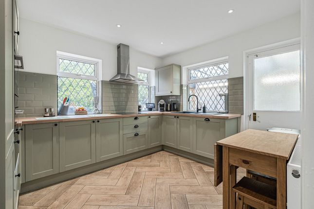 20 Woodlands Way, Ashtead photo 3