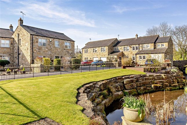 10, Sedgegarth, Leeds photo 3