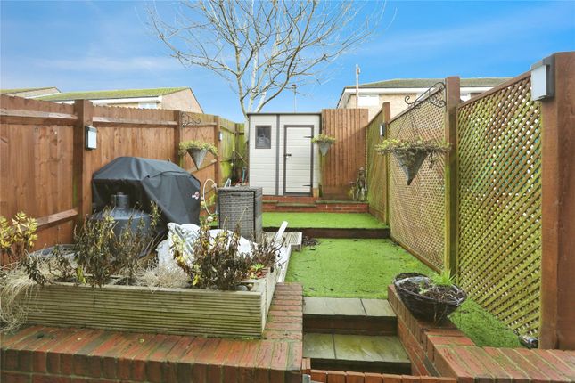 89, Staplehurst Close, Hampshire photo 4