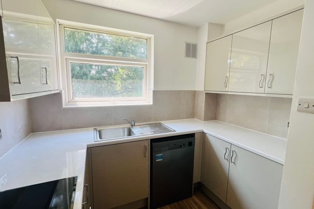 4, Windsor Close, Windsor Lane, SLOUGH photo 3