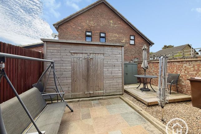 49, Shepherds Gate, Gillingham photo 3