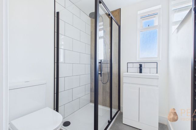 Room 4, 36 Crabtree Lane, Lancing photo 4