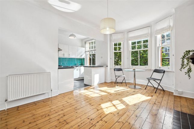 Flat for sale in Hackford Road, London