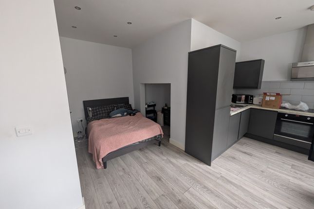 Apartment 1, 10a, The Rock, Bury photo 4