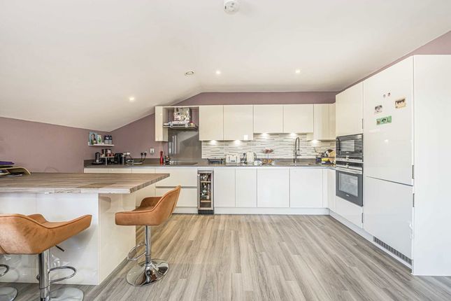 Flat 27, Hazelwood House, 2, Dyas Road, Sunbury-On-Thames photo 4