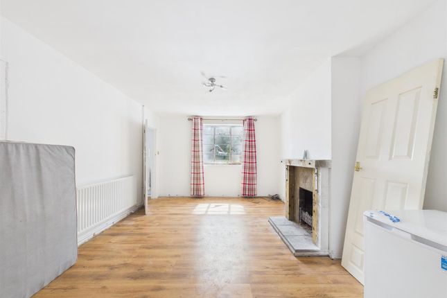 17, Bishopstone Road, Aylesbury photo 3