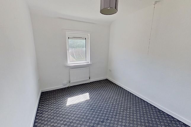 87, Lynfield Drive, Bradford photo 4