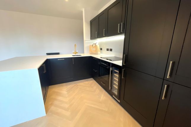 Flat 14, Manchester photo 2
