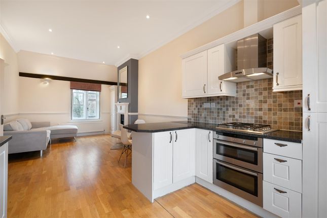 Flat for sale in Hatch Lane, Windsor