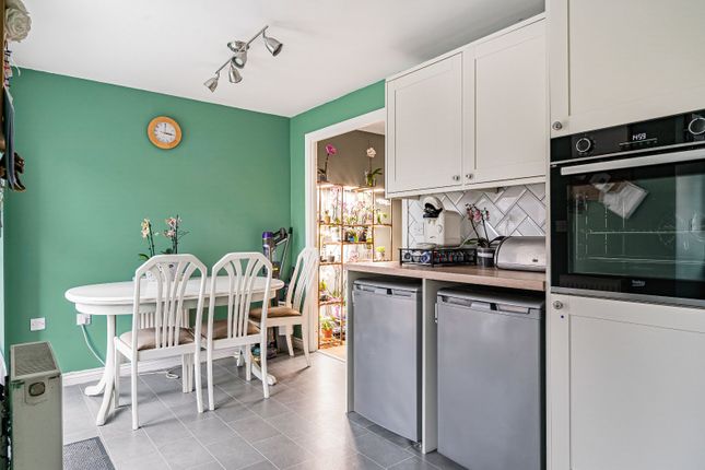 40, Wisteria Way, Warwickshire photo 3