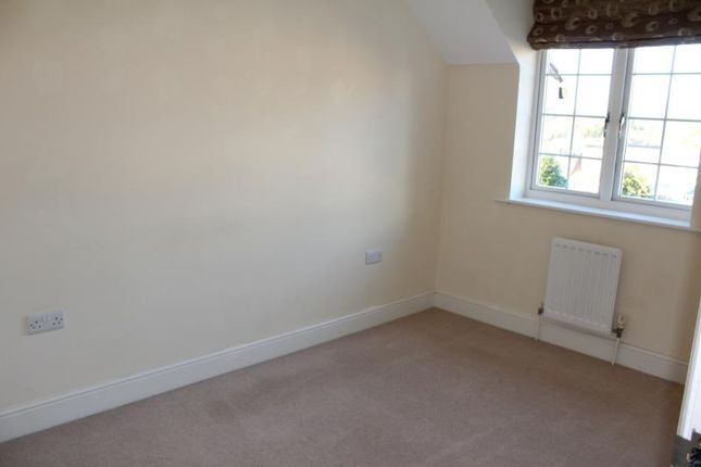 Semi-detached house to rent in Horseshoe Close, Findon