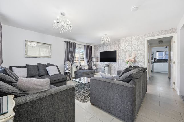 1a, Neave Crescent, Romford photo 2