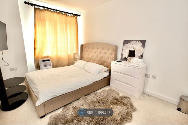 Room to rent in Hudson Way, London