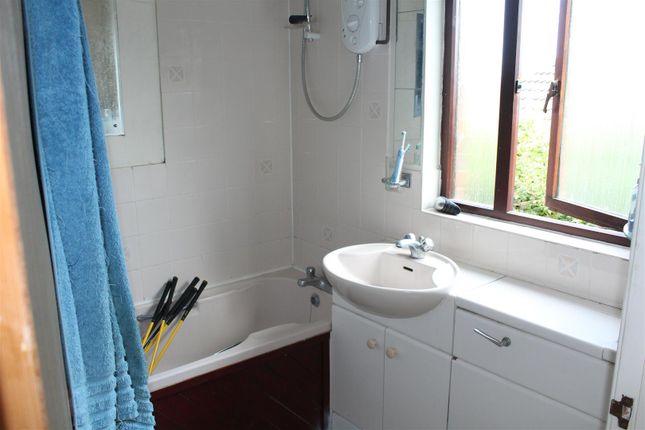 30, The Bindells, Weymouth photo 3
