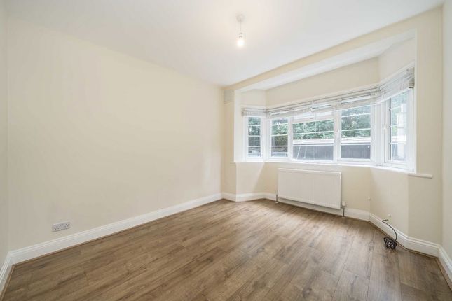 Flat 45, Grover Court, Loampit Hill, London photo 4