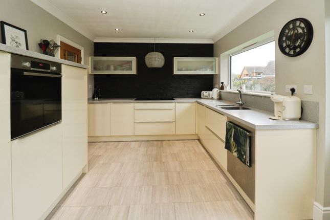 6, Cedar Close, Lincoln photo 2