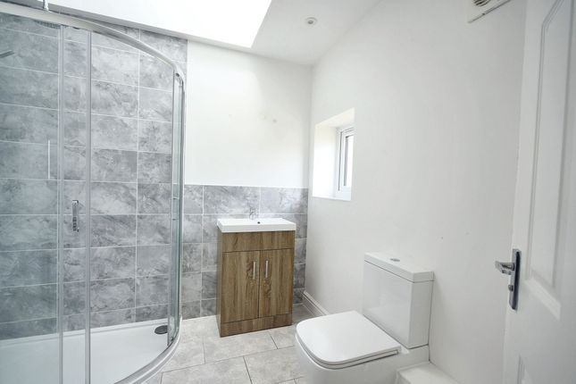 67a Middletune Avenue, Sittingbourne photo 4
