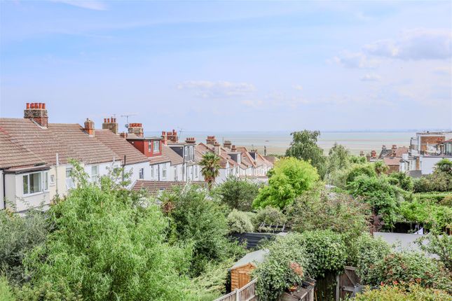 66, Hillside Crescent, Leigh-On-Sea photo 4