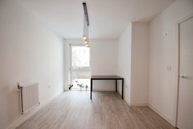 Town house for sale in Shipbuilding Way, Upton Park, London