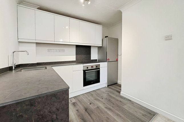 77, Romana Court, Staines-upon-Thames photo 4