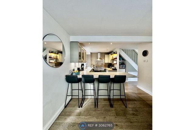Willow Way, Farnham photo 5