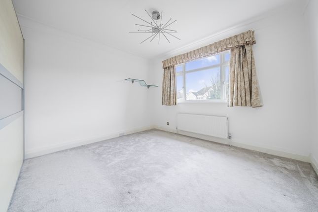 Flat to rent in Orchard Rise, Coombe, Kingston Upon Thames