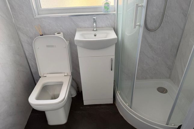 Room-2, 6 Hartington Road, Southall photo 3