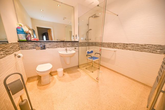 19 Wellesley Court, Darnel Road, Waterlooville photo 4