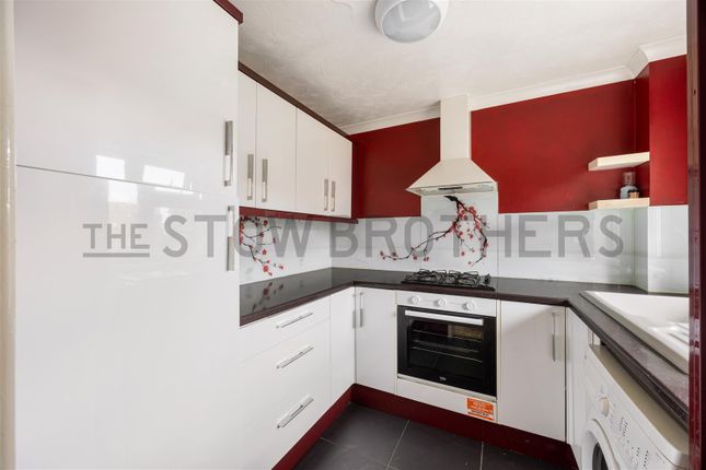 41, Lena Kennedy Close, London photo 4