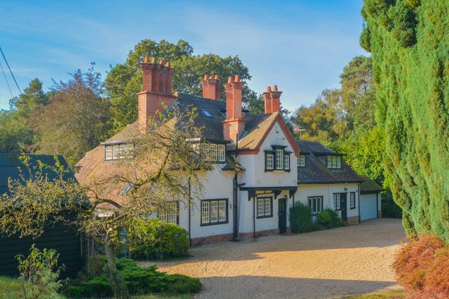 Thumbnail Detached house for sale in Fleet Hill, Finchampstead