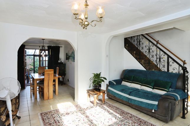 15, Caerleon Court, Caerphilly photo 2