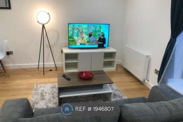 Studio to rent in Central House, Hounslow