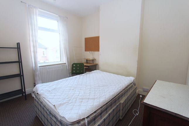 Terraced house to rent in Oxford Road, Clarendon Park, Leicester