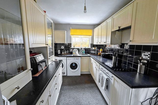 49, Willow Crescent, Consett photo 3