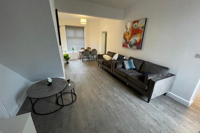 8, Marcus Grove, Manchester photo 2