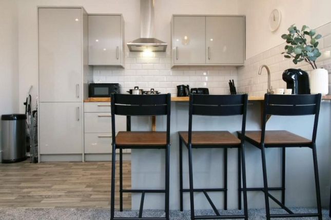 Flat Flat 4, 49, Cowbridge Road West, Cardiff photo 4